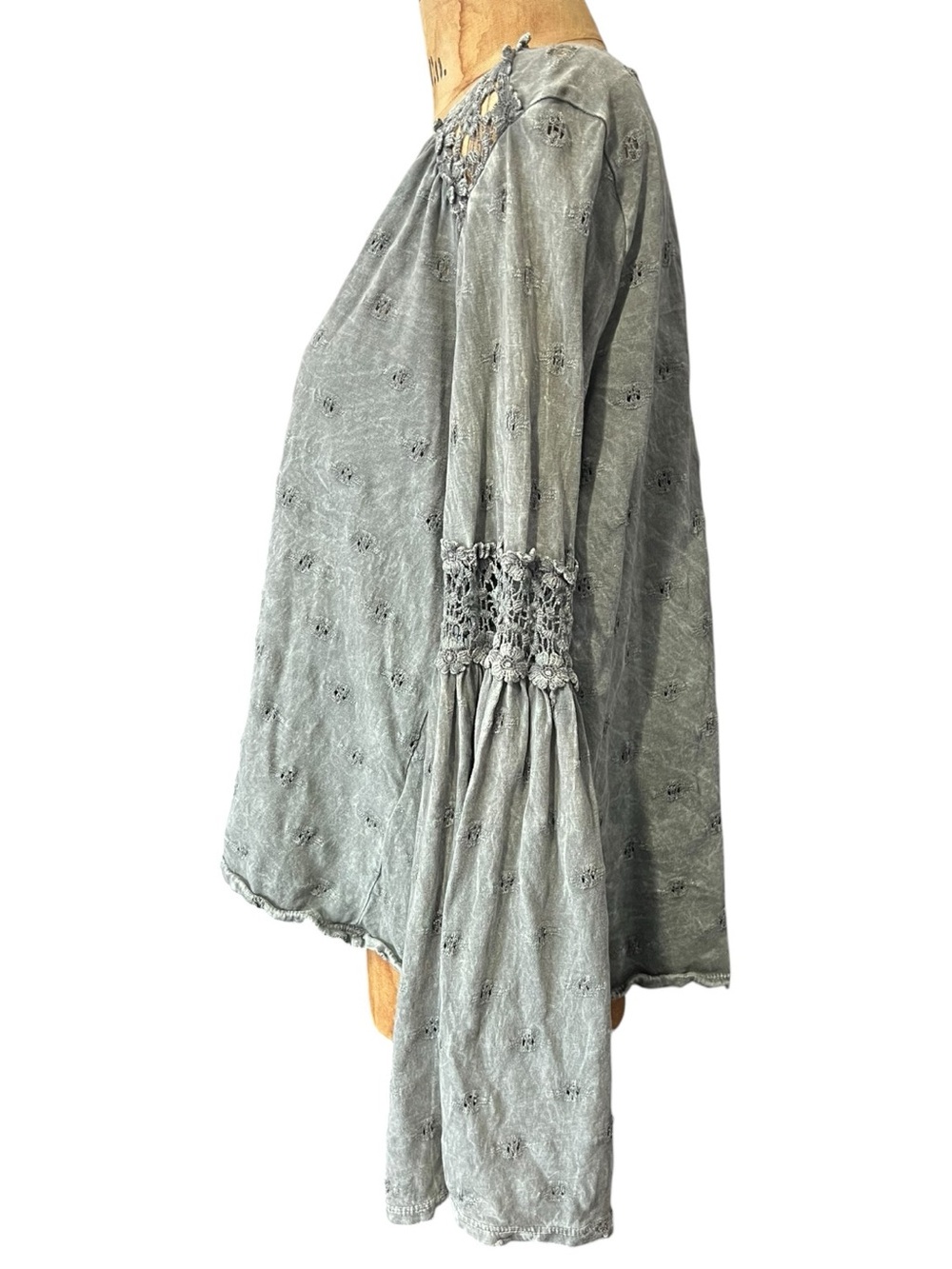 Anthropologie Eri + Ali 100% Cotton Bell Sleeve Crochet-Accent Top Like New S - Picture 3 of 9